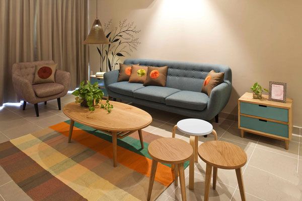 Tường nhà của phong cách retro được ưa chuộn những màu trắng hoặc trắng ngà hay là những miếng dán tường với họa tiết giúp tạo điểm nhấn cho bức tường