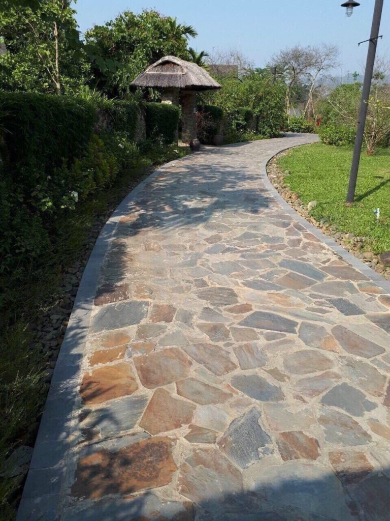 Đá chẻ ốp sân vườn