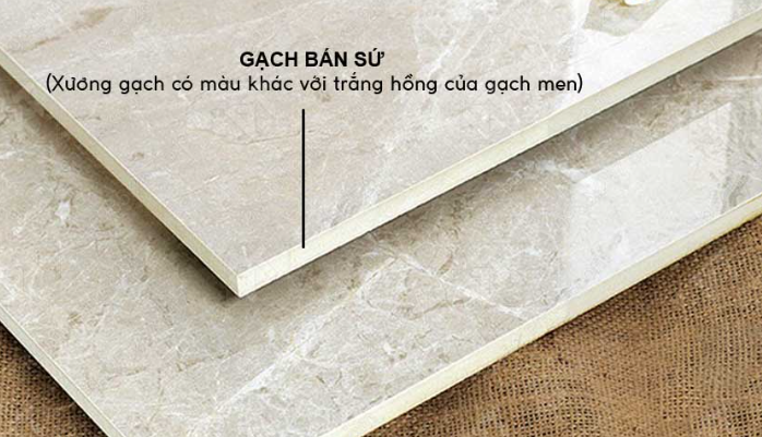 Gạch bán xứ có thành phần từ 50% bột đá, 50% cao lanh và các chất phụ gia khác, được nung ở nhiệt độ từ 1000 đến 1200 độ C.